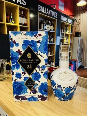 Rượu Chivas 21 Richard Quinn White