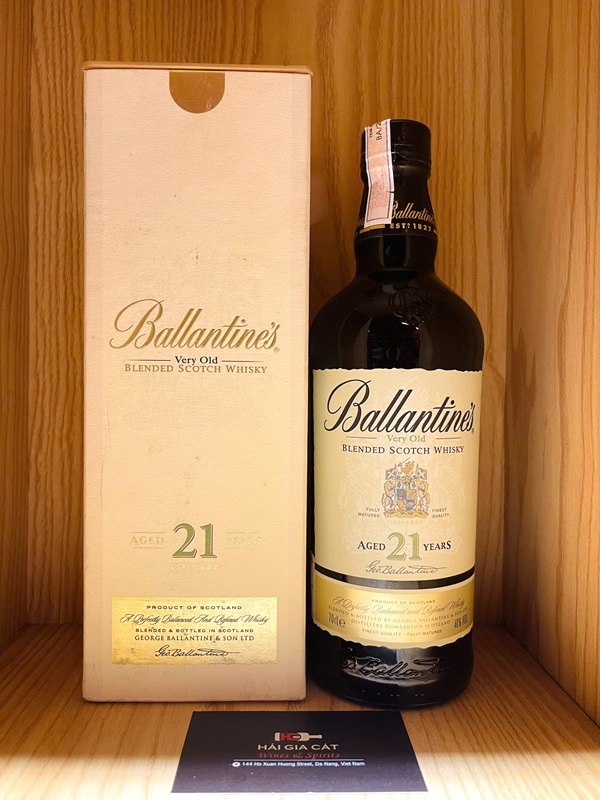 Ruou Ballantines 21 Yo Tai Hai Gia Cat 2024