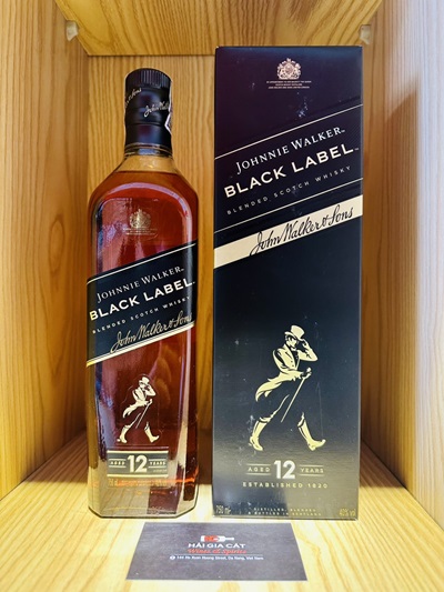 Ruou Black Label Hop Giay 2024