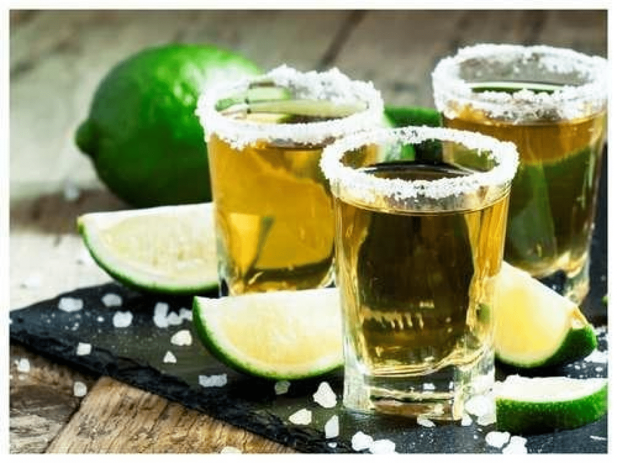 Uống tequila với chanh và muối