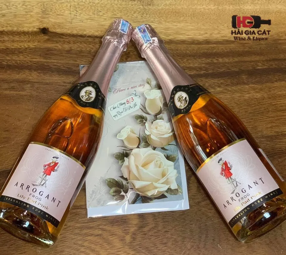 Rượu vang giá rẻ Arrogant Sparkling Rose