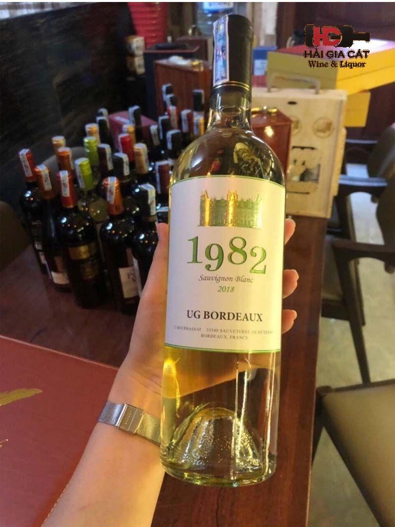 Rượu vang trắng 1982 giá rẻ