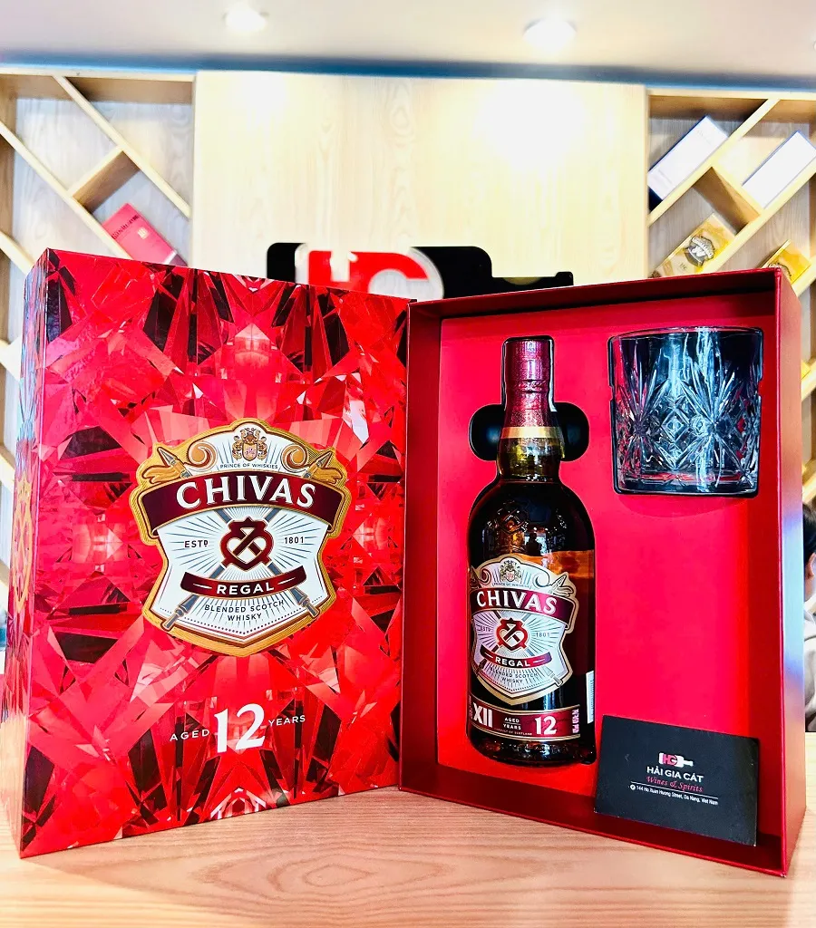 Ruou Chivas 12 Hop Qua Tet Binh Ngo 2026