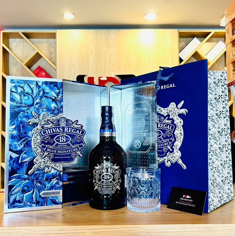 Ruou Chivas 18 Blue Hop Qua Tet 2026 Binh Ngo