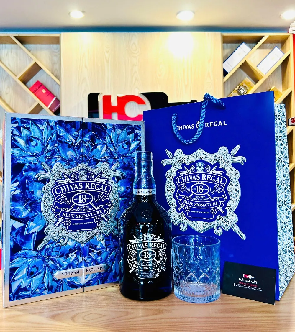 Ruou Chivas 18 Blue Hop Qua Tet 2026