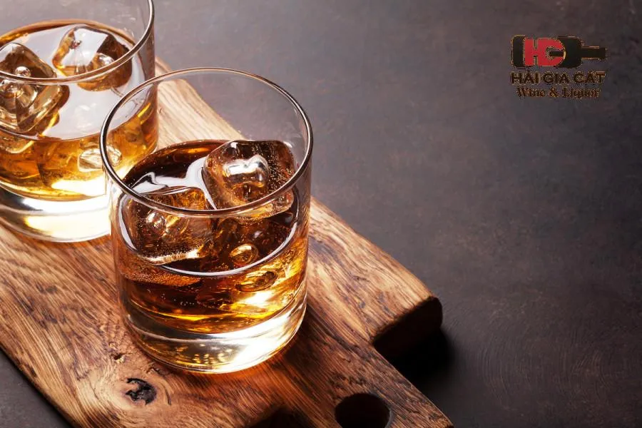 Amaretto là rượu mùi có hương vị gì? Nguồn gốc rừ đâu?