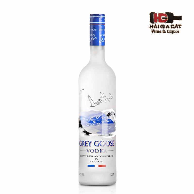 Grey Goose Vodka – Pháp – Nó có nguồn nước sử dụng sản xuất Vodka lấy từ các suối tự nhiên ở Pháp được lọc qua đá vôi
