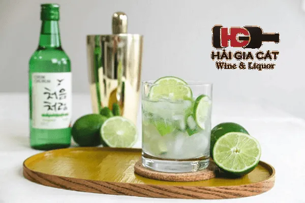 pha rượu soju với 7up (sprite)