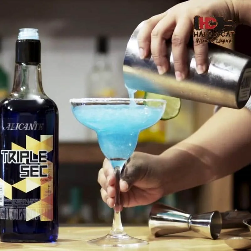 Cách làm Blue Margarita lắc đá