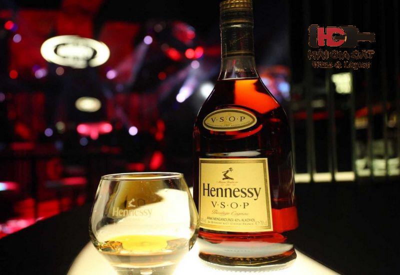 cách nhận biết rượu Hennessy thật bằng mực nước