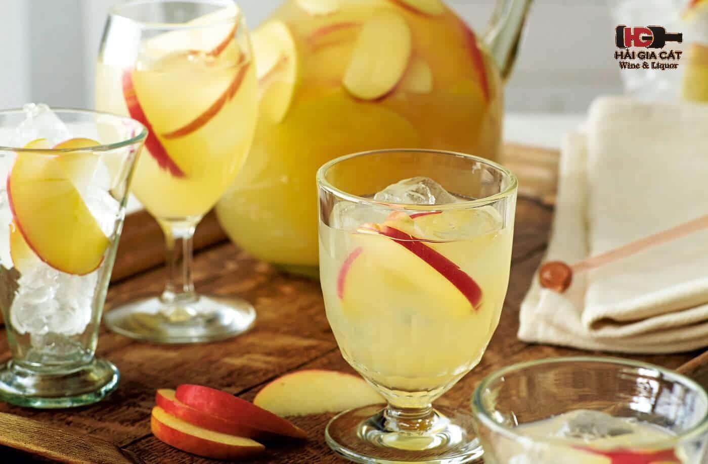 Cách pha chế cocktail vodka với táo