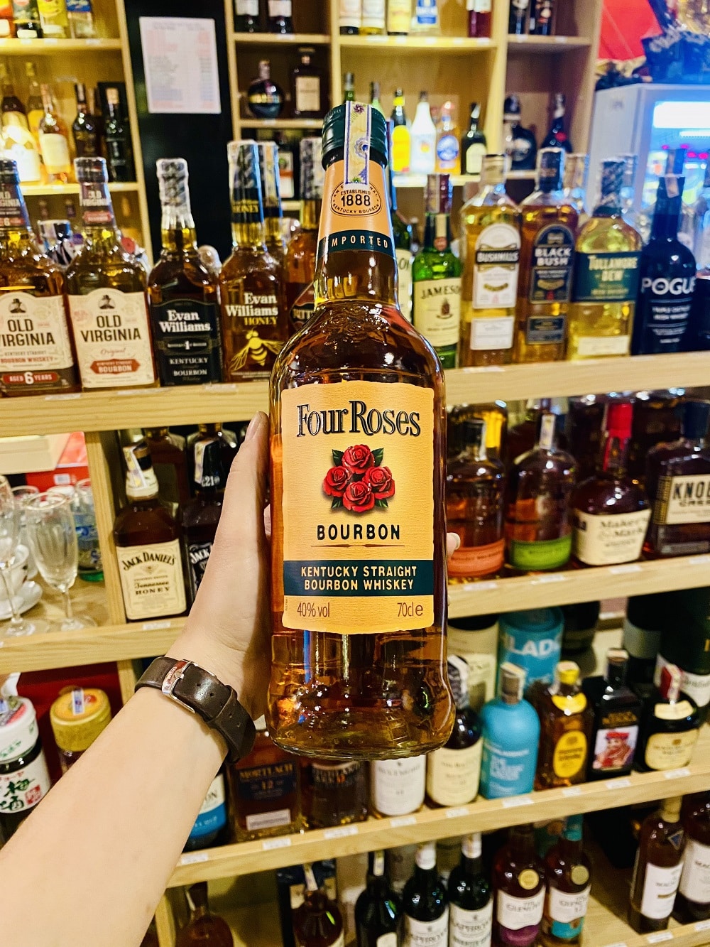 Mua rượu Four Roses Kentucky Straight Bourbon Whiskey tại Hải Gia Cát