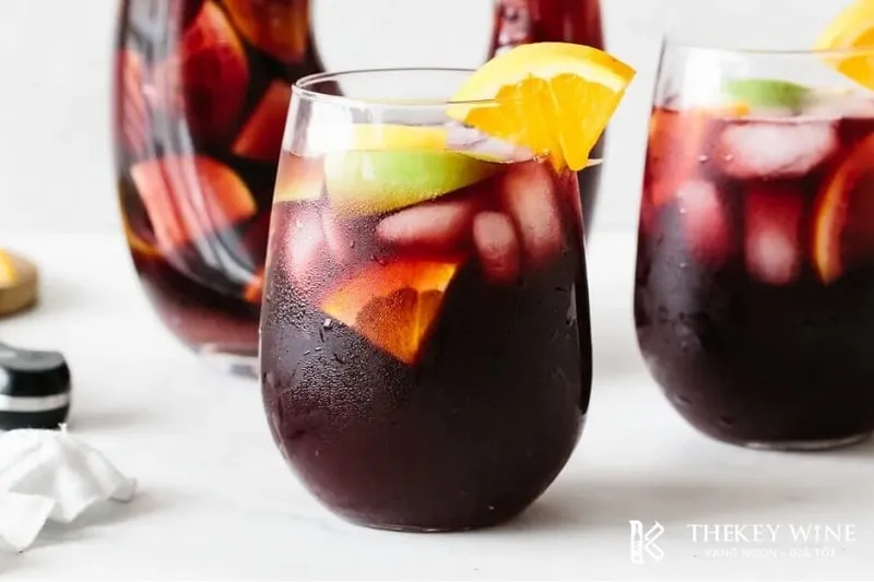 Các món pha chế cocktail rượu vang mùa hè ngon không cưởng nổi