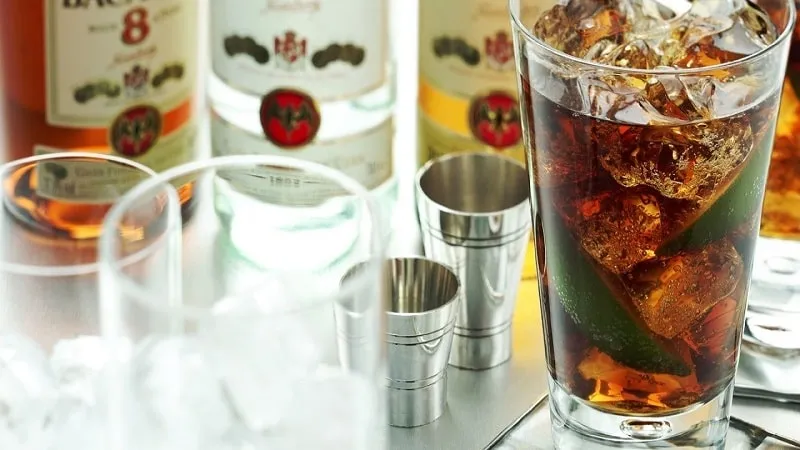 Rượu Bacardi pha với gì