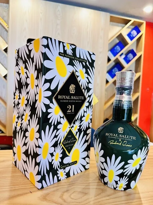 Rượu Chivas 21 Năm Richard Quinn Daisy Label