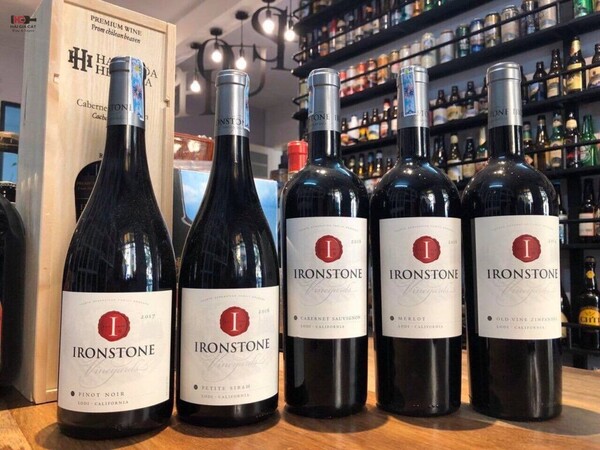 Mua rượu vang Pinot Noir chính hãng tại Shop rượu Hải Gia Cát
