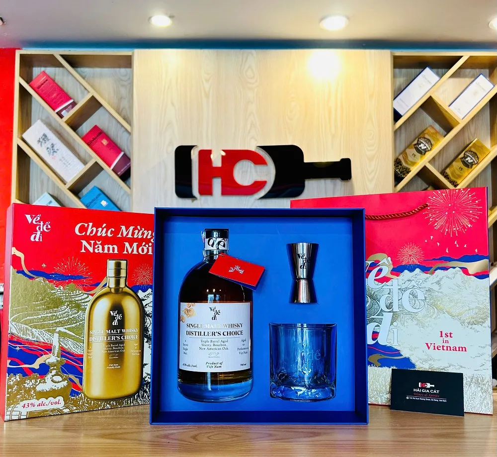 Hop Qua Ruou Ve De Di Single Malt Whisky Ben Trong